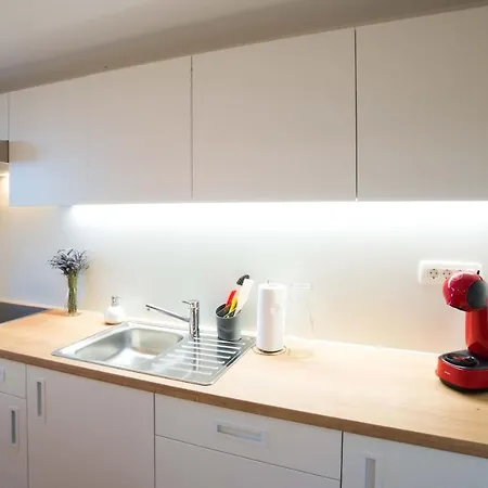 Apartma Liza *